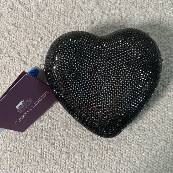 Authentic JUDITH LEIBER Crystal Heart Minaudière Clutch Black - Picture 1 of 8